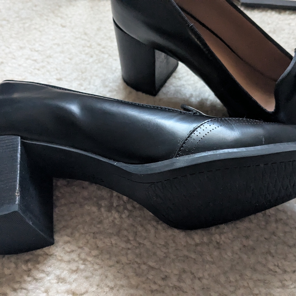 Clarks Classic Black Tassel Loafers - Women 7 M - Picture 8 of 8